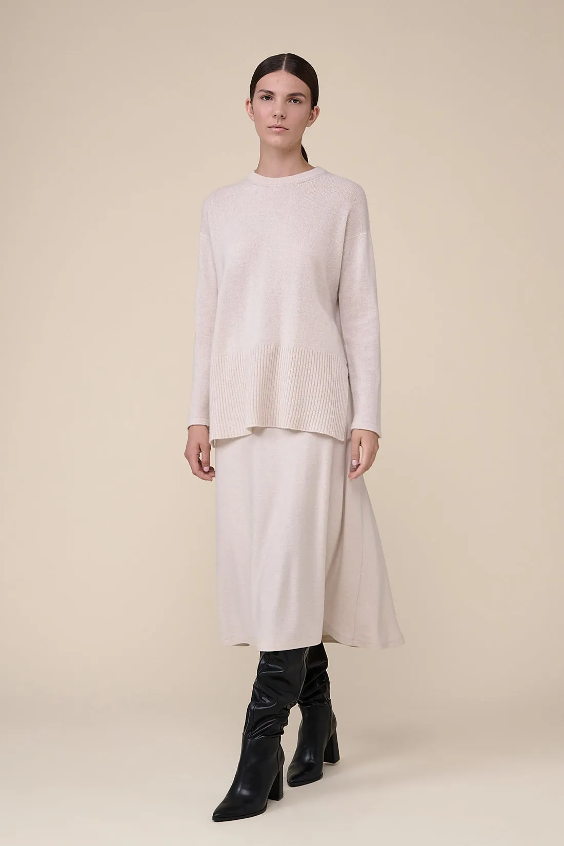 NICHE BEIGE CASHMERE CREW NECK SWEATER